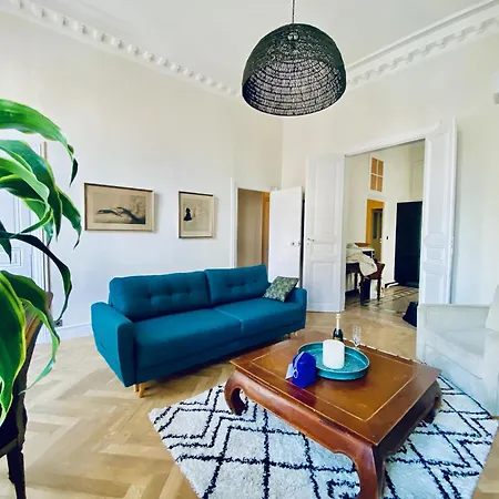 Le Questel In The Heart Of The With Apartment Nimes