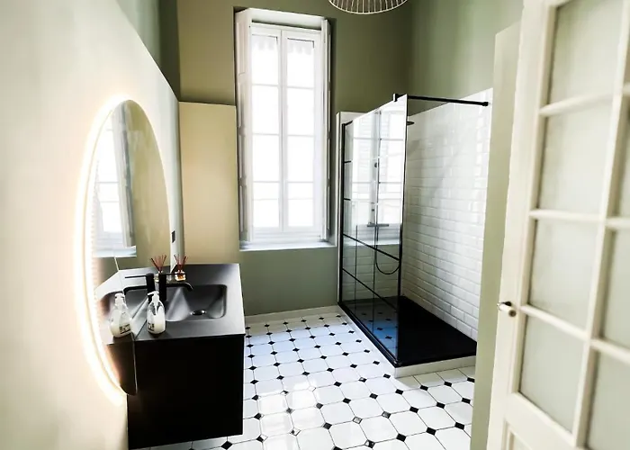 Le Questel Au Cœur De La Cité Romaine Avec Clim